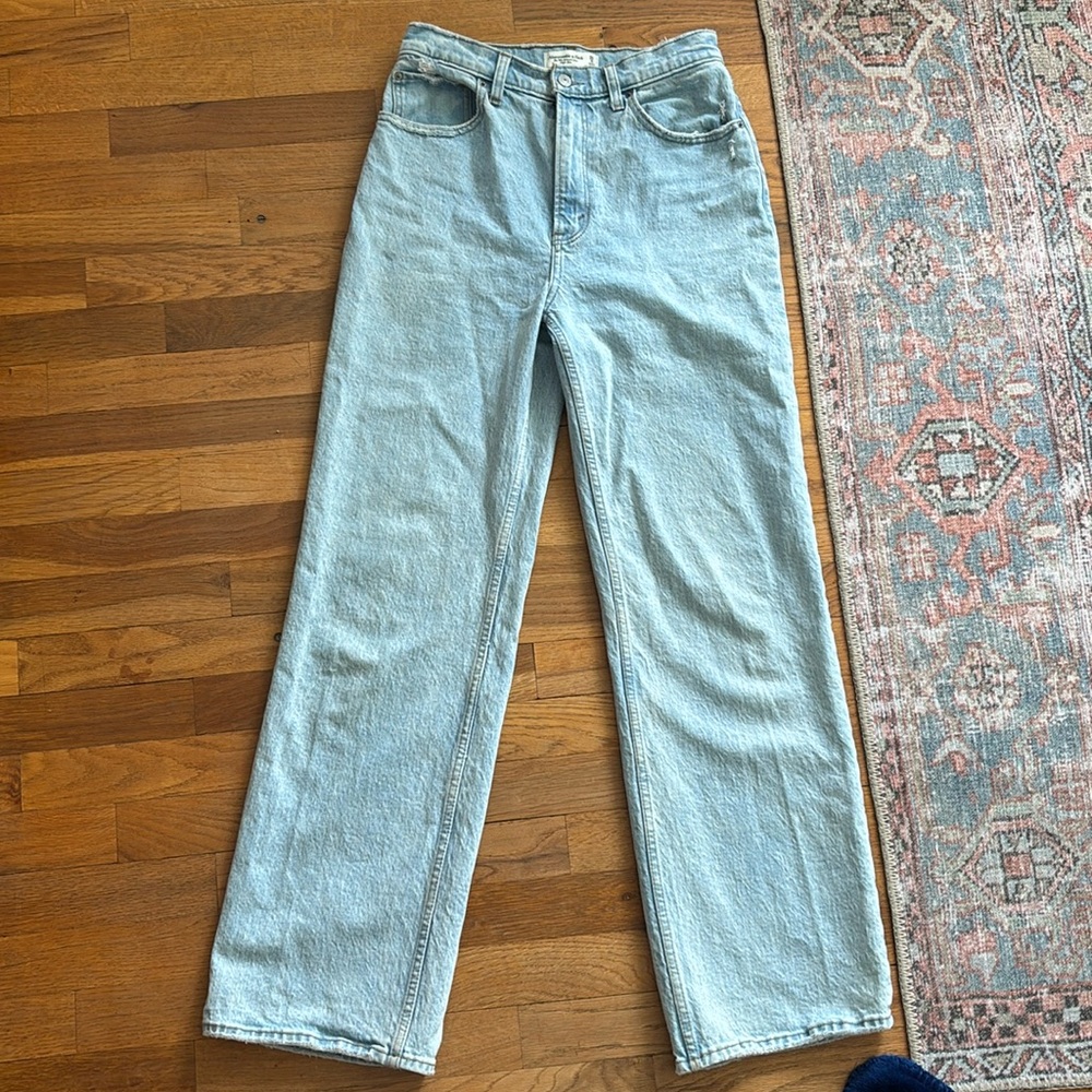 A&F 90s relaxed Jean
